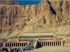 Guided tours of Egypt – Visit Great Pyramids of Giza, Tutankhamen’s gold treasure. Tips on Visiting Egypt and Holidays to Egypt.  
